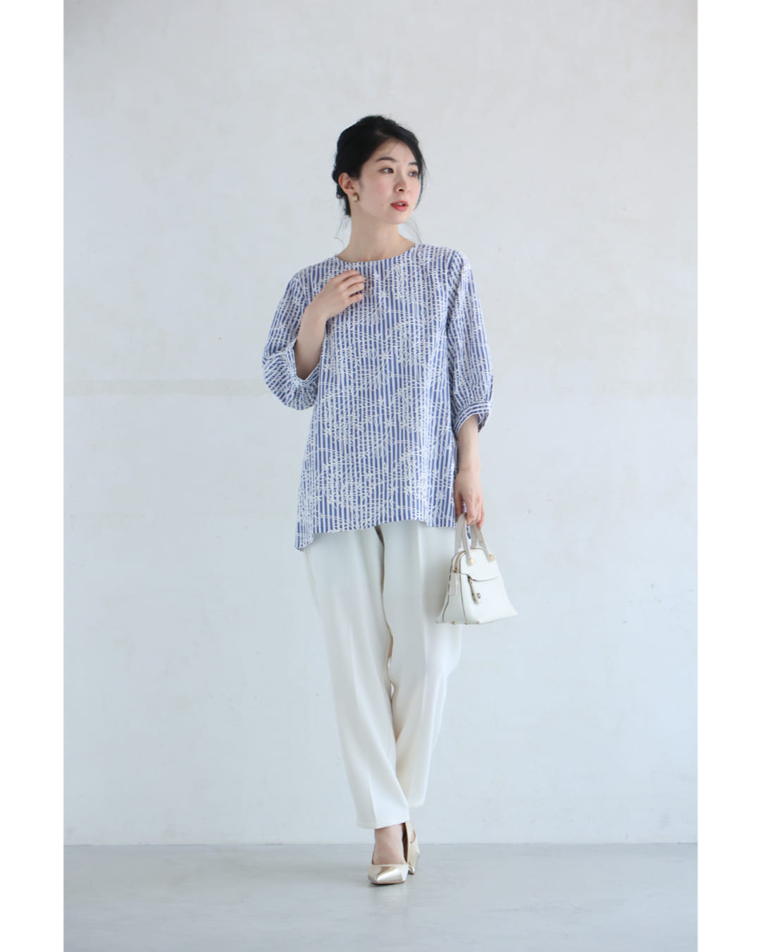 ストライプに重なる白花刺繍ブラウストップス 4/21新作