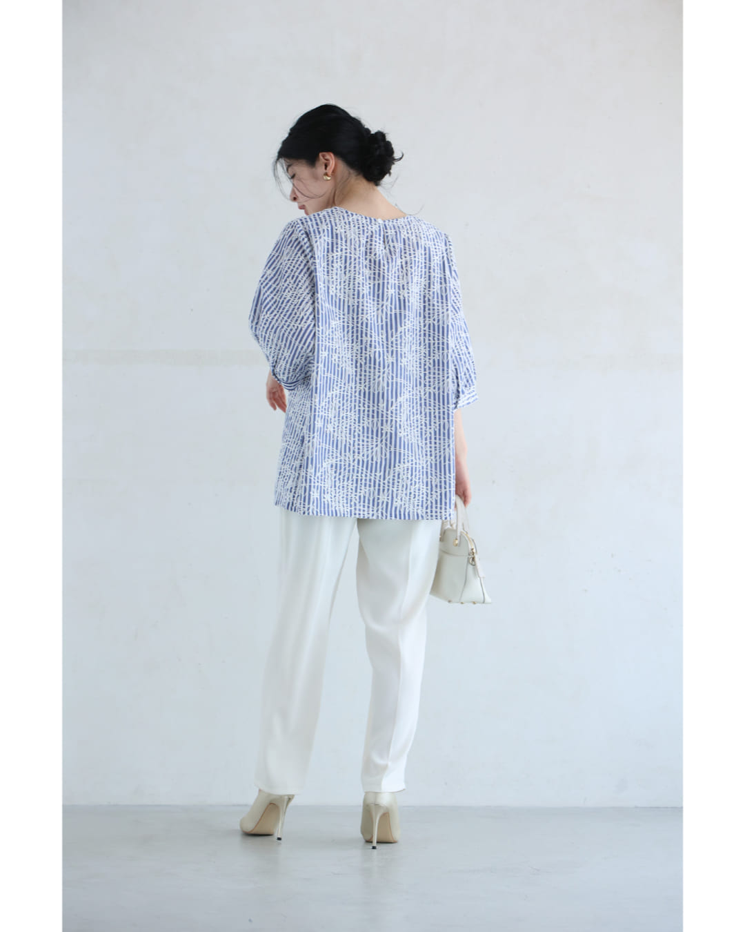 ストライプに重なる白花刺繍ブラウストップス 4/21新作