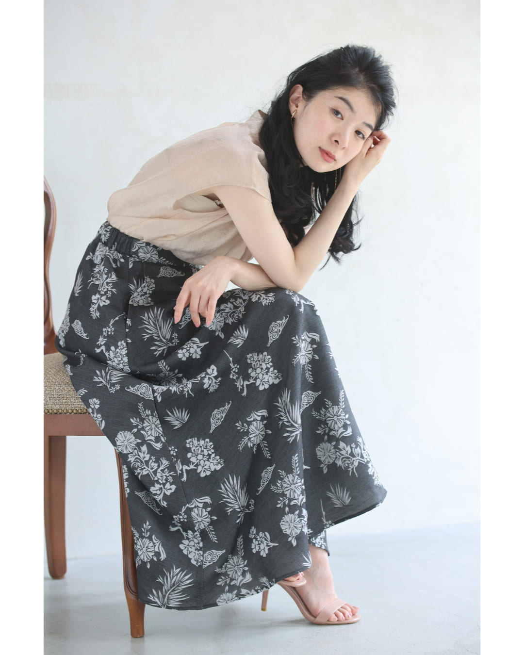 一面に咲き広がる花刺繍ロングスカート 5/24新作
