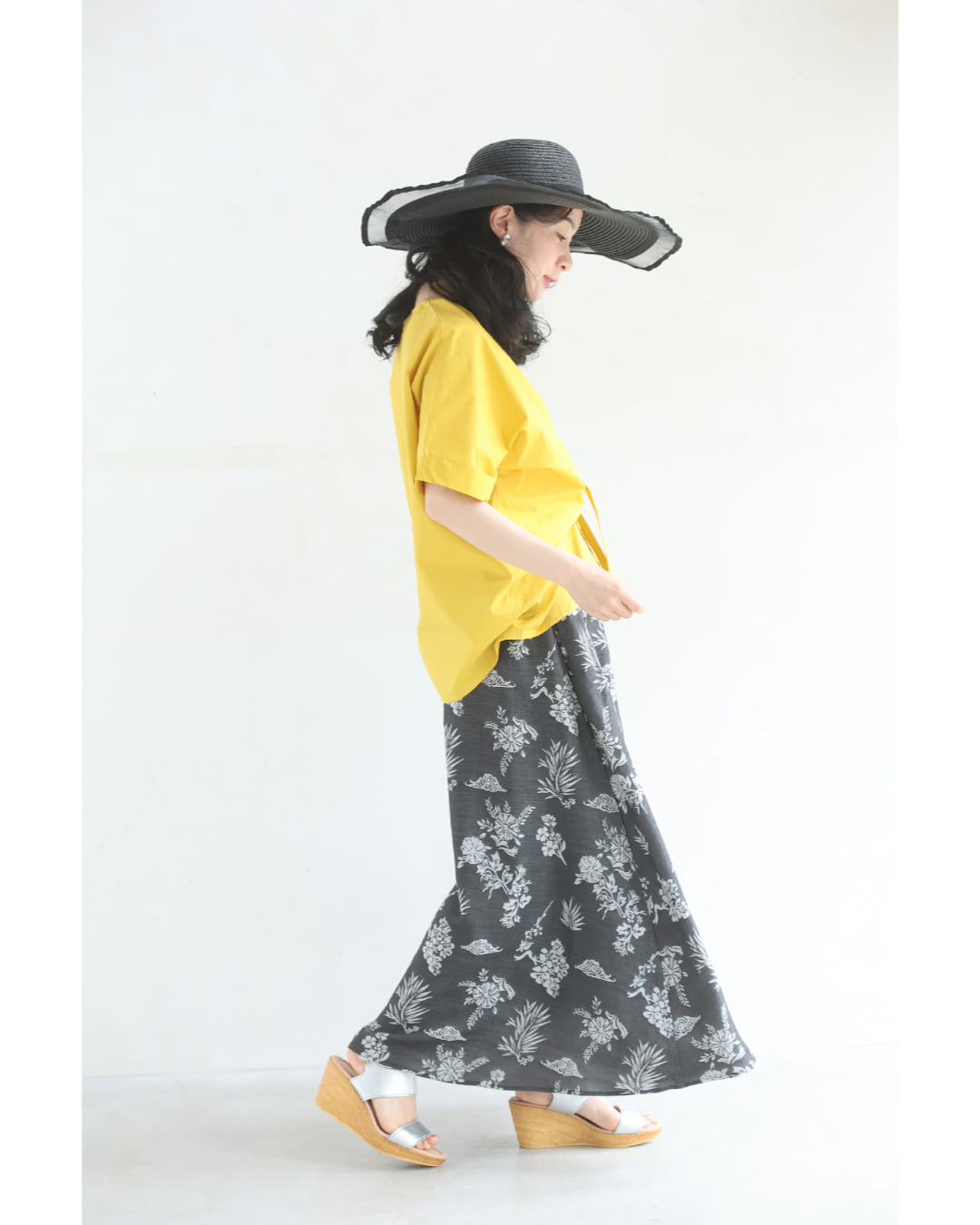 一面に咲き広がる花刺繍ロングスカート 5/24新作