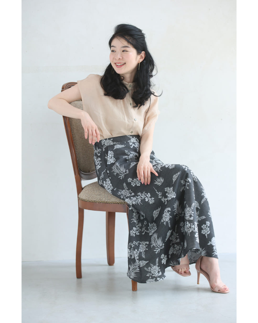 一面に咲き広がる花刺繍ロングスカート 5/24新作
