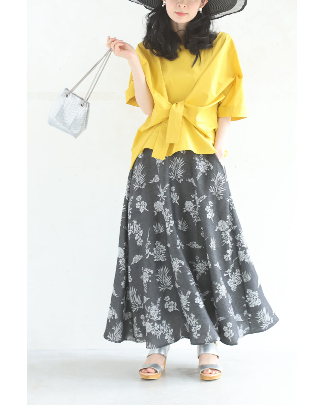 一面に咲き広がる花刺繍ロングスカート 5/24新作