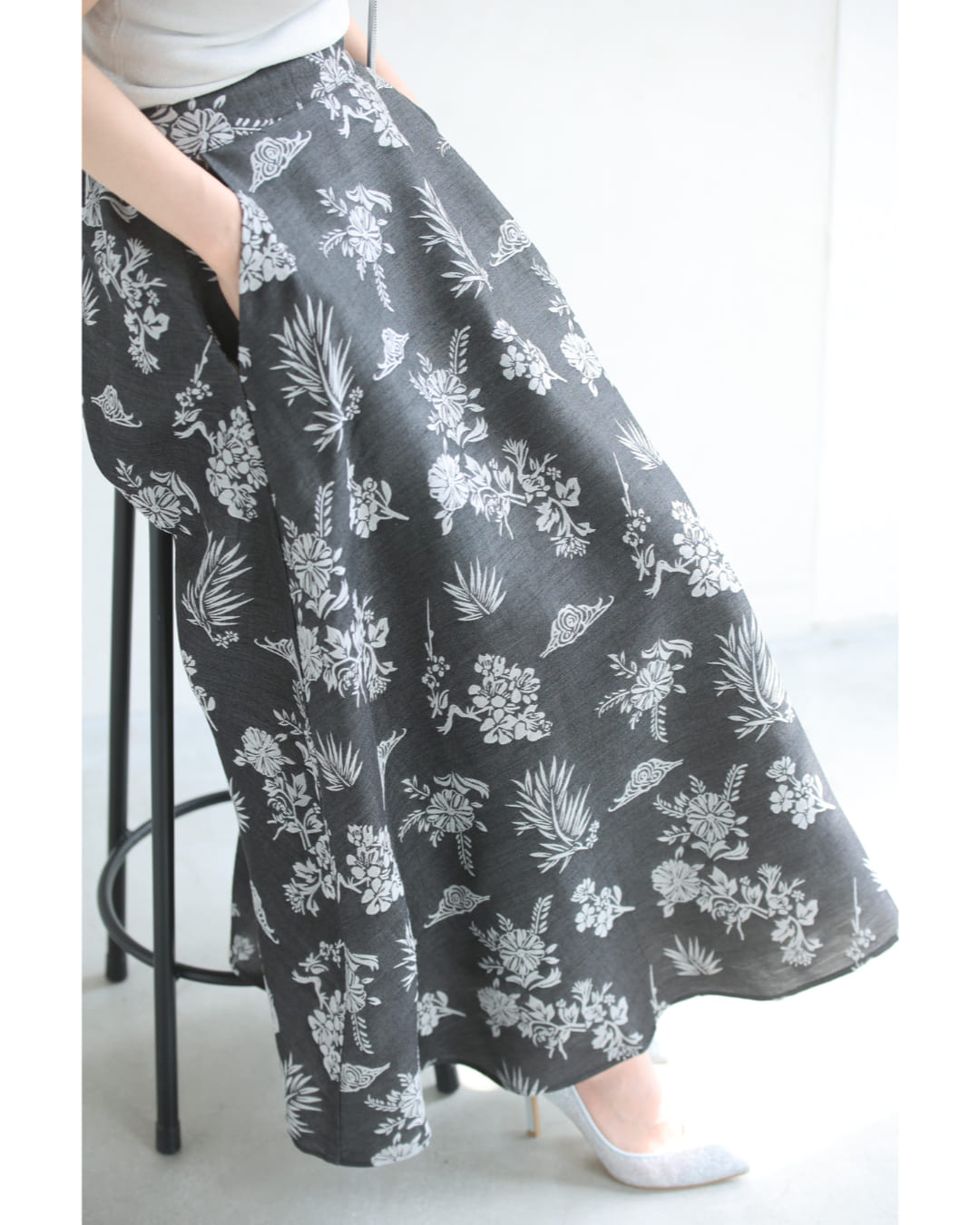 一面に咲き広がる花刺繍ロングスカート 5/24新作