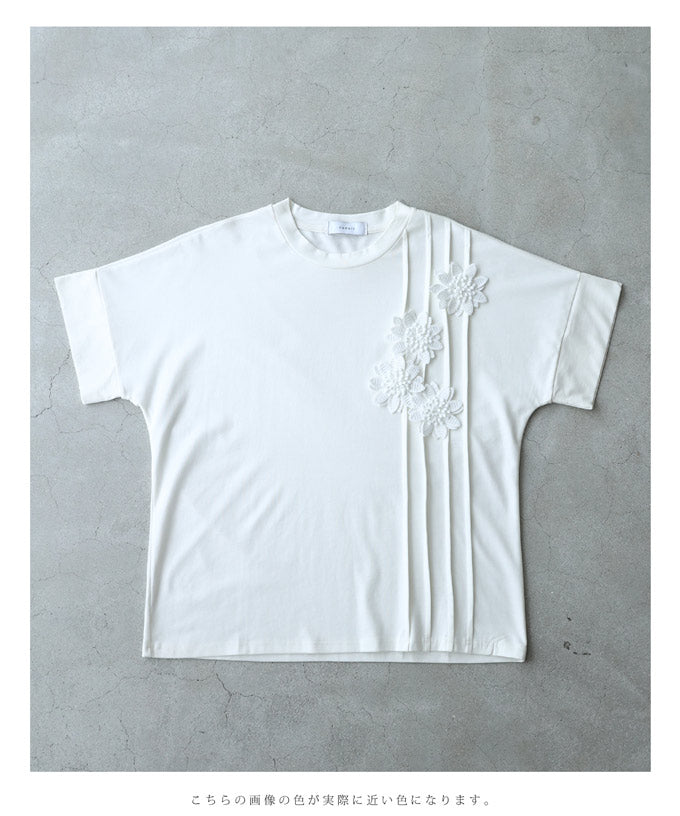四線譜に咲く花音符のTシャツトップス