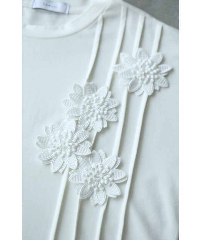 四線譜に咲く花音符のTシャツトップス