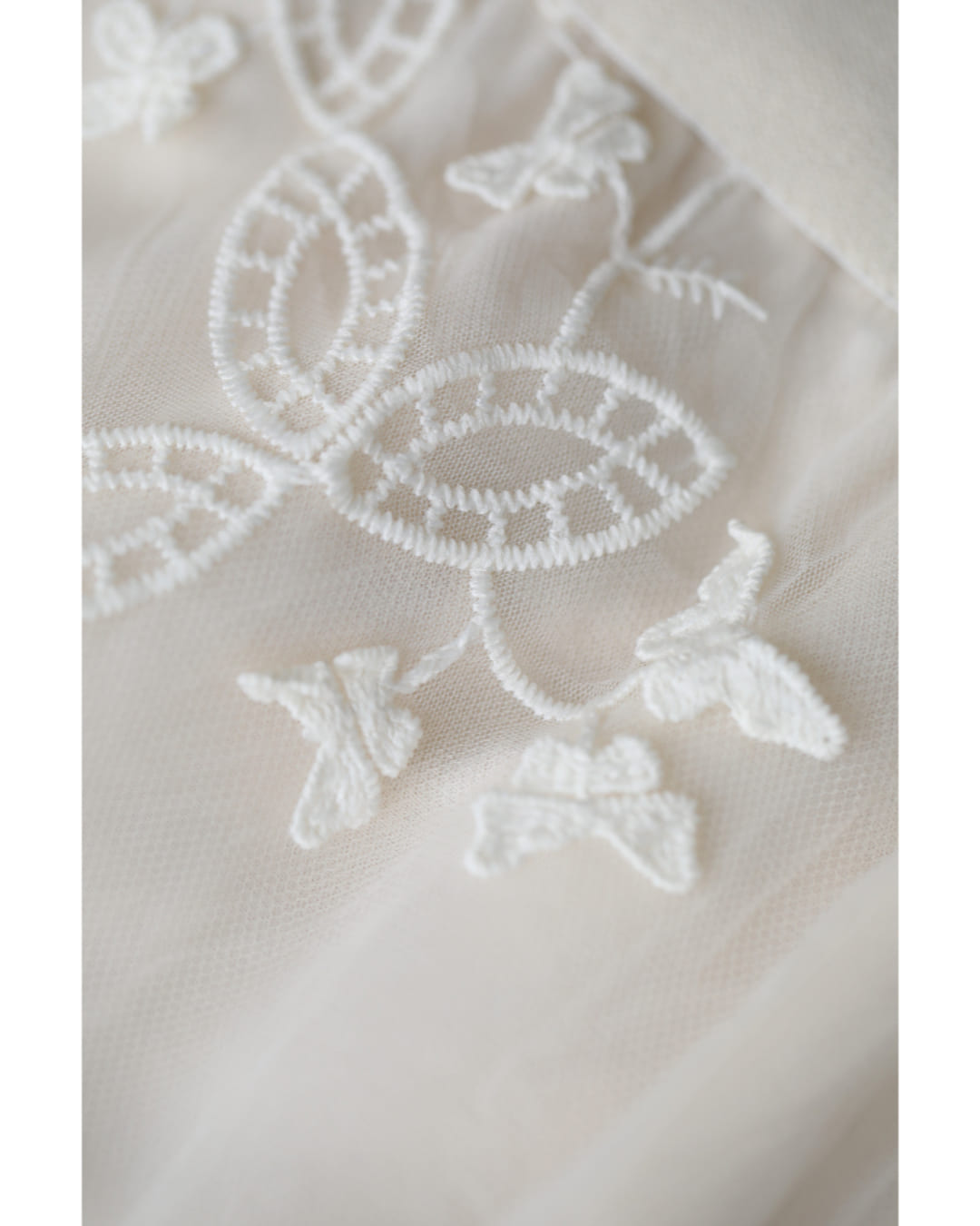 蝶々刺繍の2重チュールミディアムスカート 5/1新作