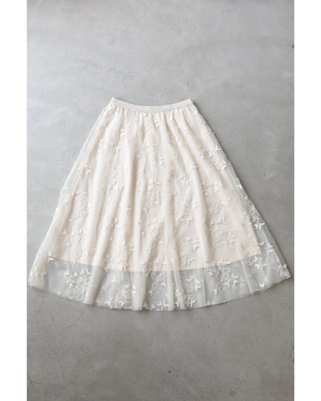蝶々刺繍の2重チュールミディアムスカート 5/1新作
