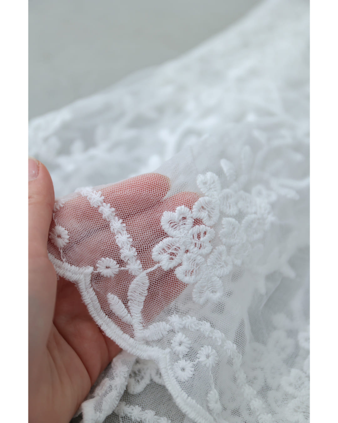 ふんわり柔らかなシアーベールの刺繍ブラウストップス 4/13新作