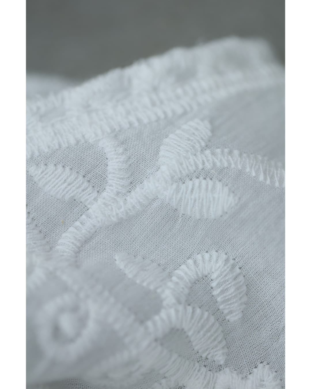 ふんわり柔らかなシアーベールの刺繍ブラウストップス 4/13新作