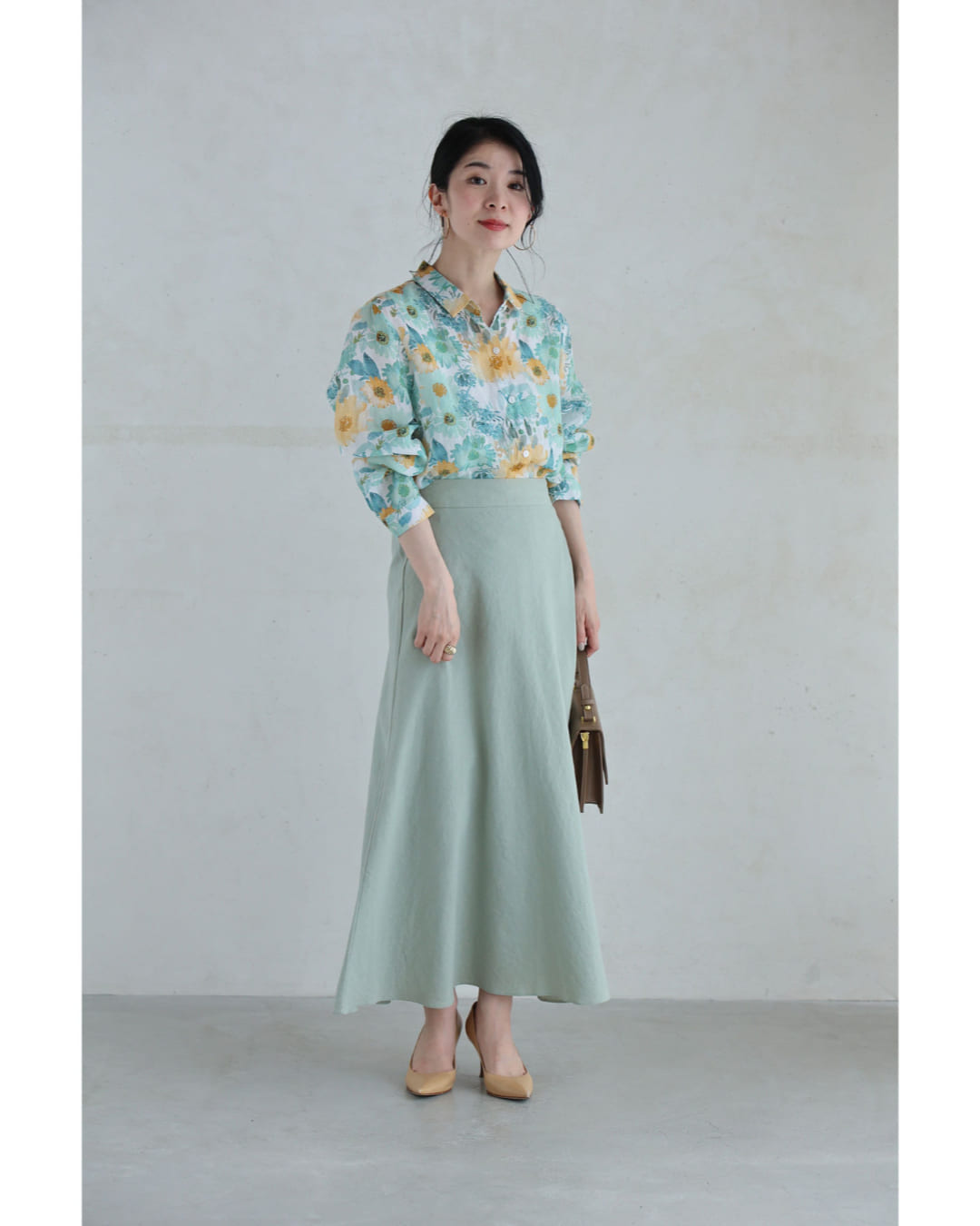 涼しく柔らかな花の水彩画シャツトップス 4/19新作