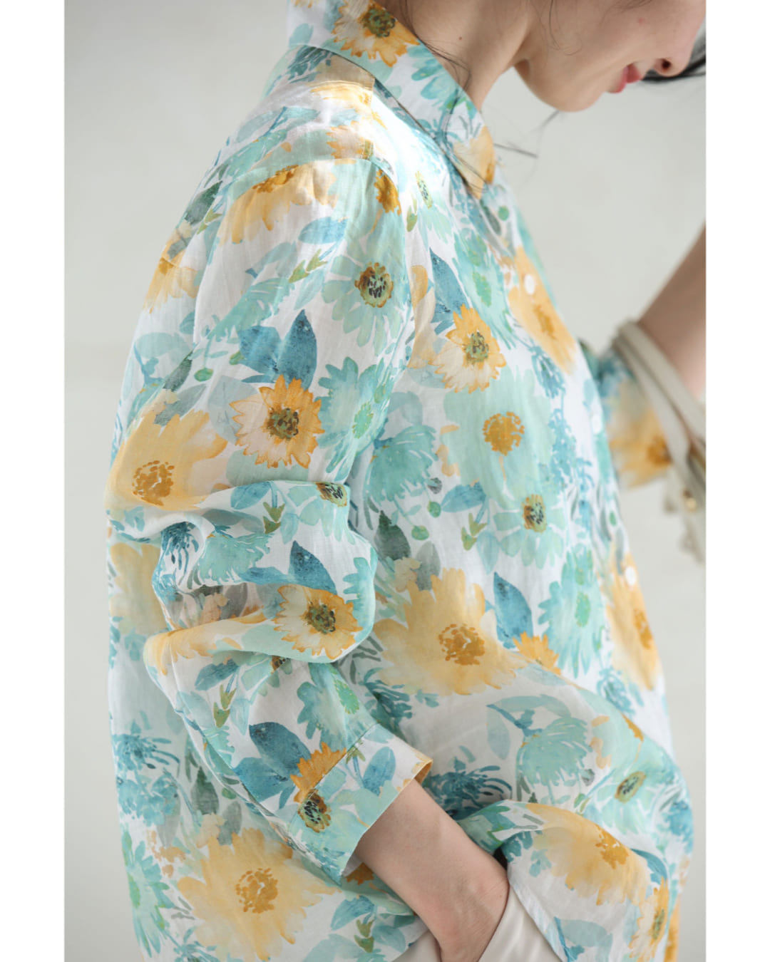 涼しく柔らかな花の水彩画シャツトップス 4/19新作