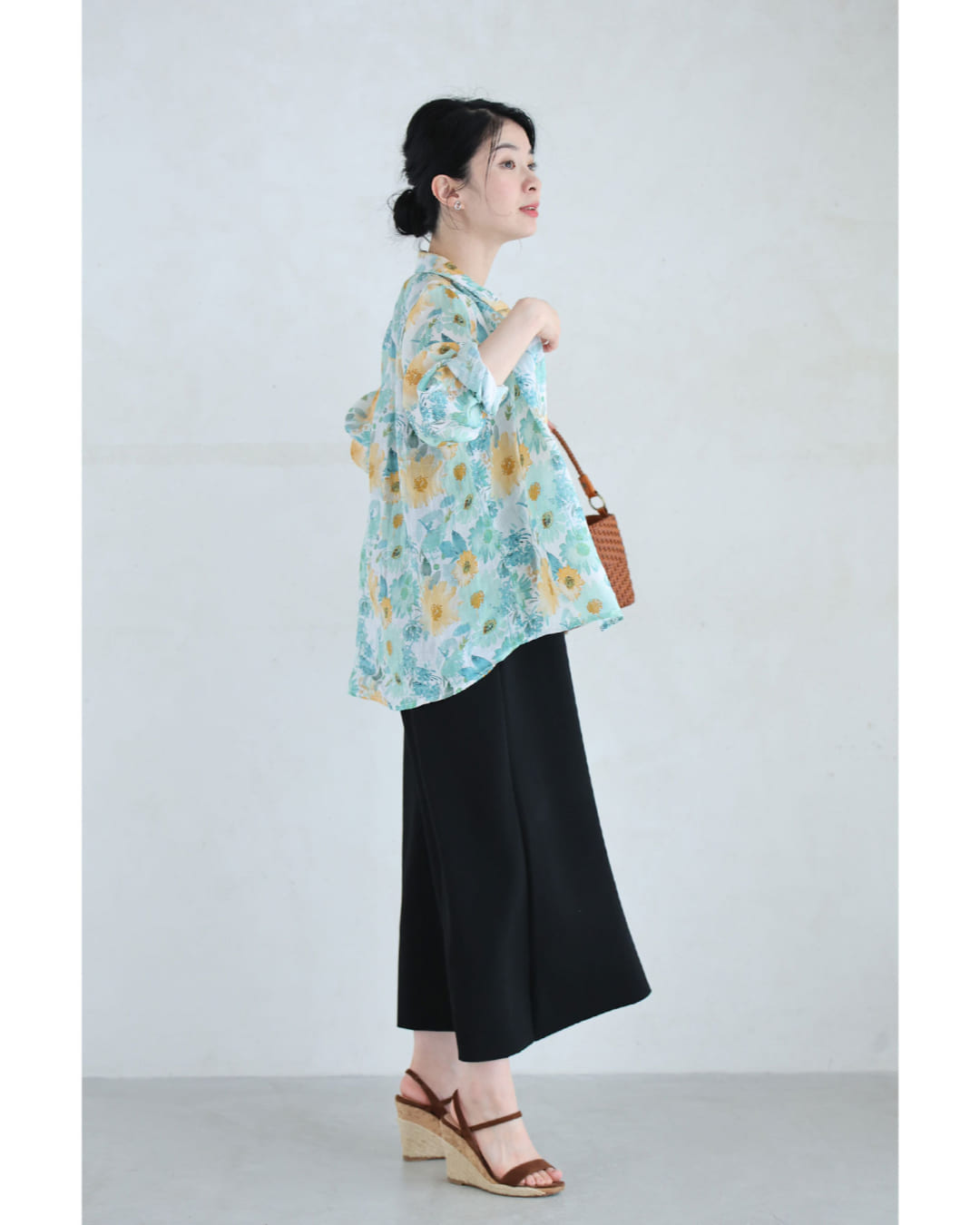 涼しく柔らかな花の水彩画シャツトップス 4/19新作