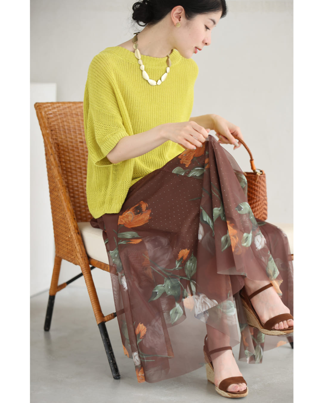 内側で煌めくビジューの花柄チュールロングスカート 4/17新作