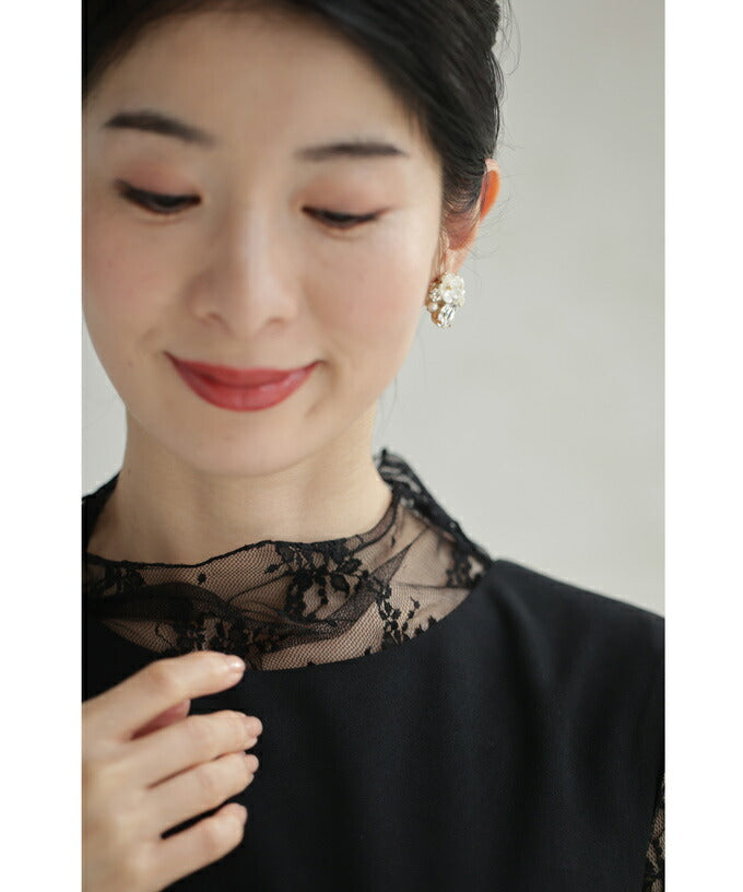 白花のドロップビジューイヤリング