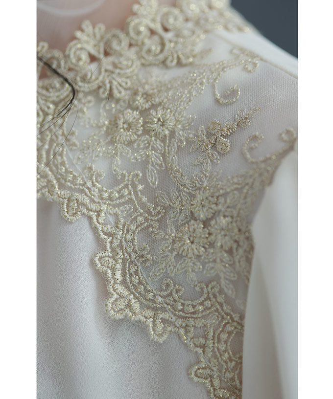 優美な刺繍デコレーションのベールブラウストップス