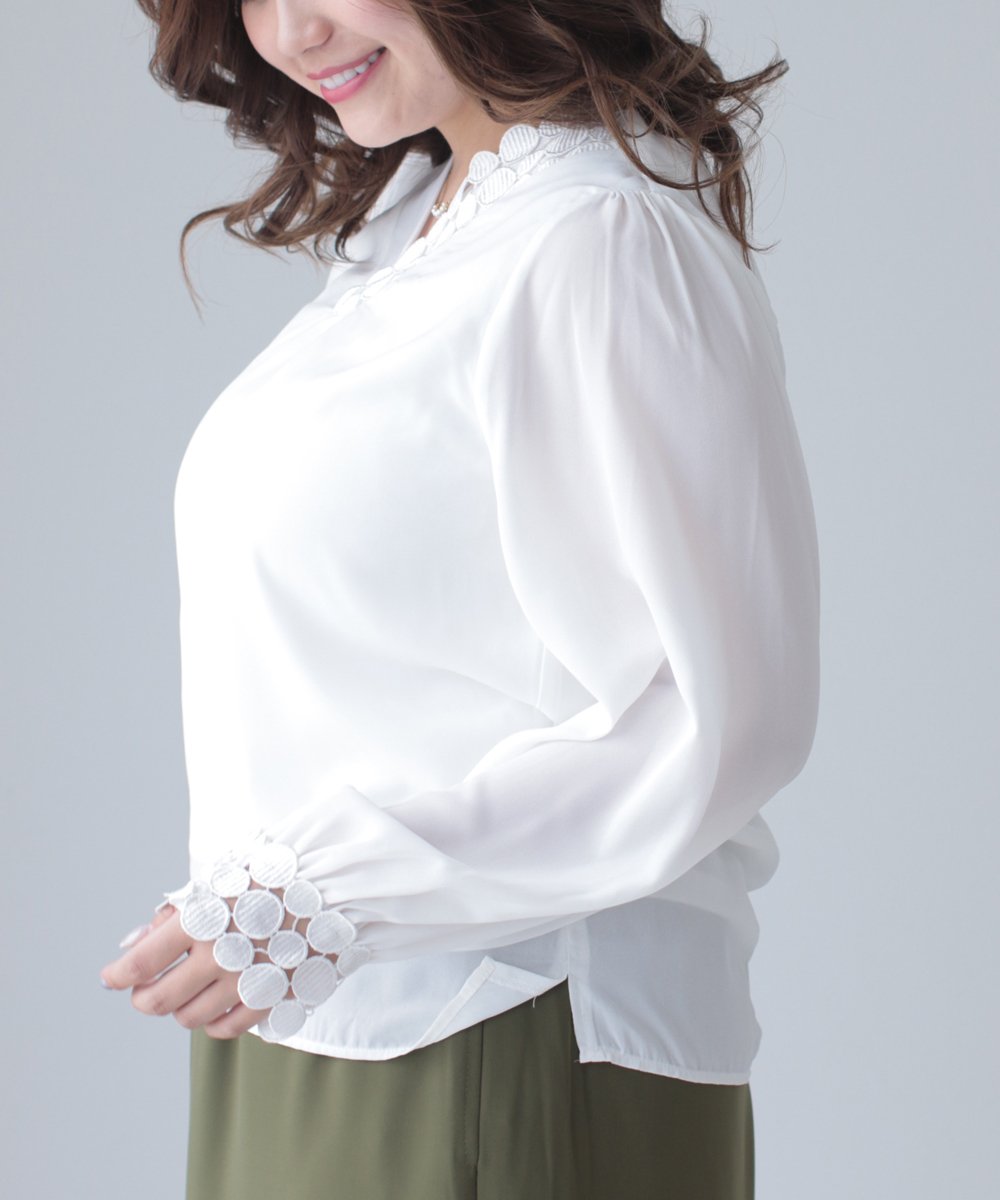 【cy00008-B】【3L~5L対応】「Ms.chubby by CAWAII」ドットレースのアシンメトリーネックブラウス