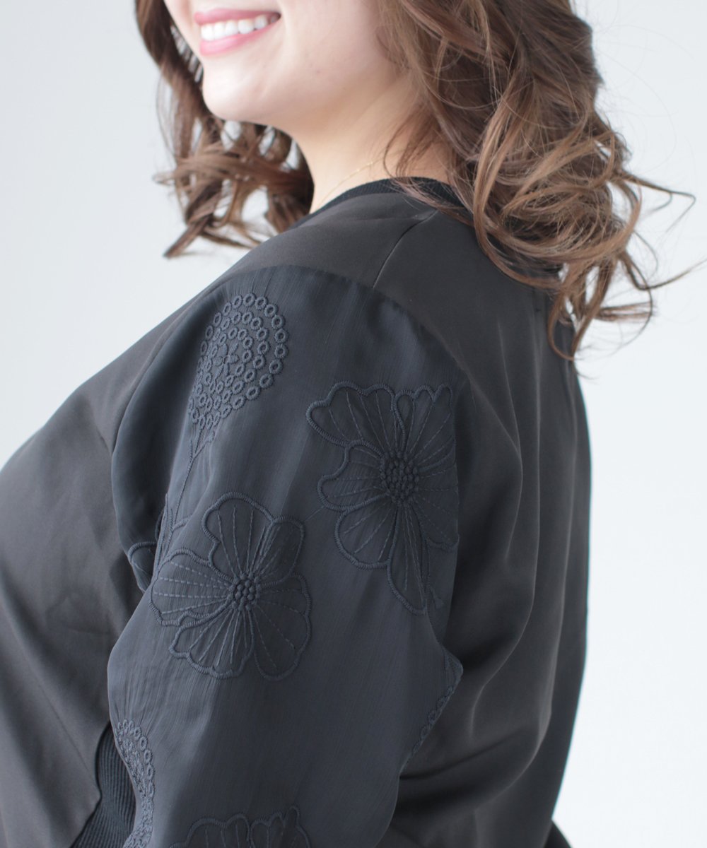 【cy00020-B】【3L~5L対応】「Ms.chubby by CAWAII」腕に咲く満開の花。シアーショルダートップス 3L 4L 5L 大きいサイズ