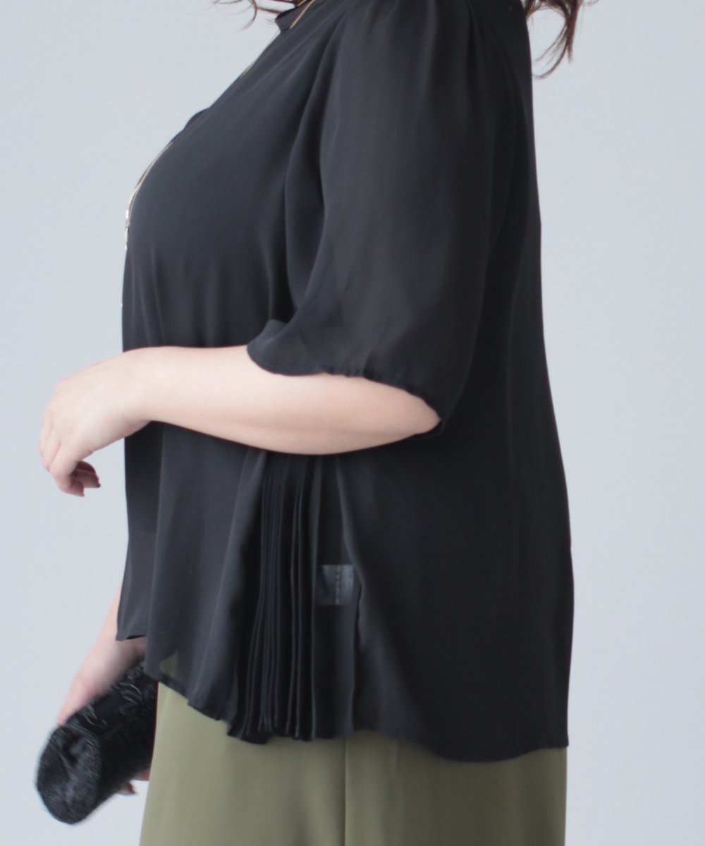 【cy00027-B】【3L~5L対応】「Ms.chubby by CAWAII」ふんわり揺れるサイドプリーツトップスゆったりサイドプリーツホワイトブラック トップスレディース大人エレガント3L 4L 5L 大きいサイズ60代 50代 40代30代