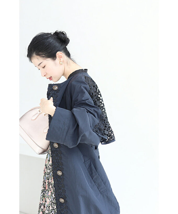 【fse00033od】(S~3L対応)(ベルト付き)後ろ姿に浮かぶ可愛いパンチングレースのシャカシャカライトコート