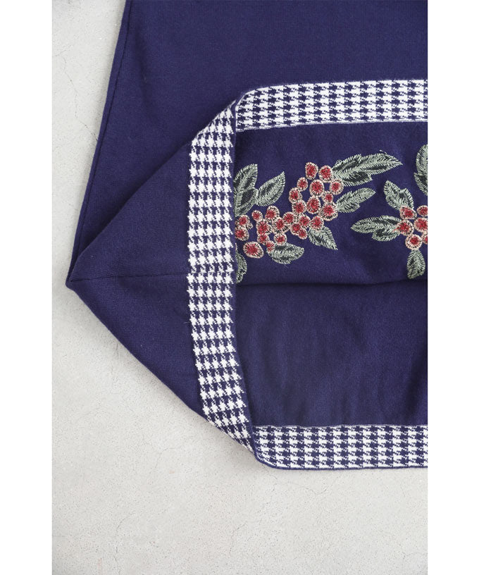 【wc-w53788】(S~L対応)(紺)贅沢に施した花刺繍のニットミディアムワンピース