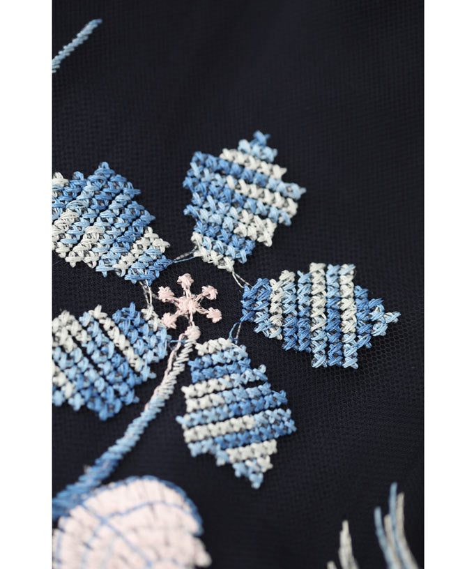 【wc-w53838】(S~M対応)(紺)ふわり舞う花刺繍ベールのニットミディアムワンピース