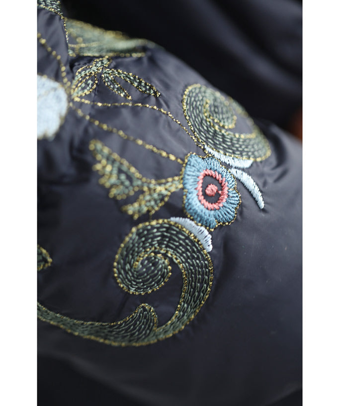 【wc-w54474】(S~M対応)(濃紺)エレガントさを添える花刺繍の中綿ショートコート/アウター