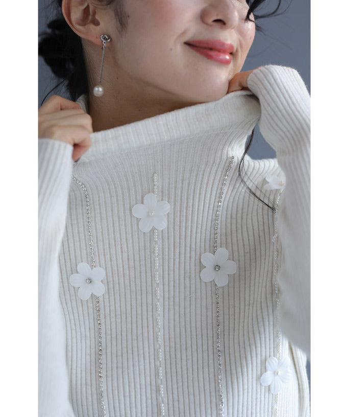 【wc-w54494】(S~M対応)流線ビジューの白花ニットカットソートップス