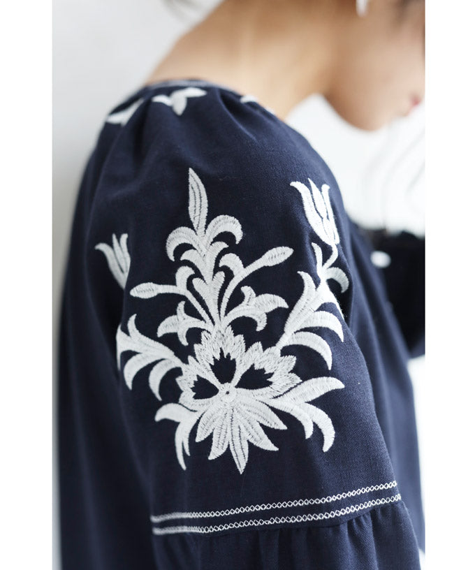 【wc-w54526】(M~2L対応)(リボンベルト付き)(濃紺)フリンジ揺れる華刺繍サイドスリットミディアムワンピース