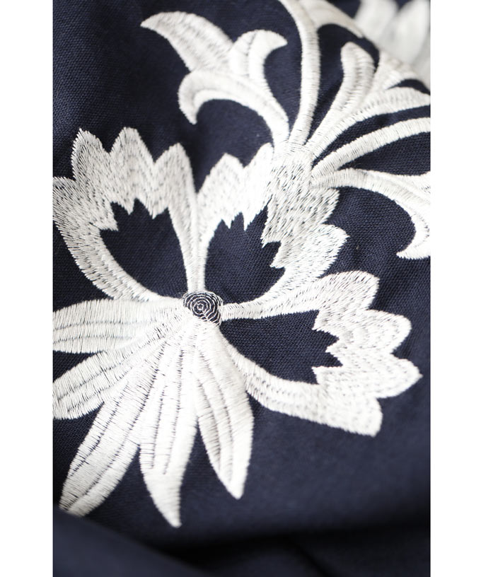 【wc-w54526】(M~2L対応)(リボンベルト付き)(濃紺)フリンジ揺れる華刺繍サイドスリットミディアムワンピース