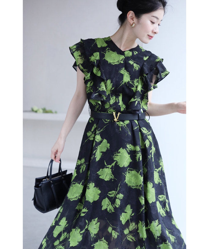 【w60175ps】(S~M対応)(ベルト付き)(黒)花に重ねたペイント柄フリルミディアムワンピース