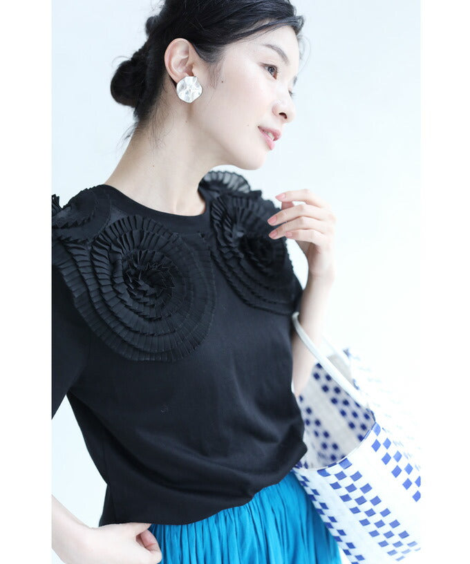 【w60183ps】(S~2L対応)(黒)プリーツの花咲くTシャツトップス