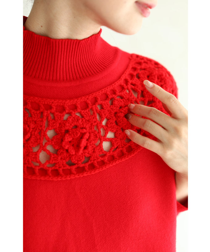 【w68758】(S~L/2L~3L対応)(レッド)デコルテに咲く花編みドルマンニットチュニック