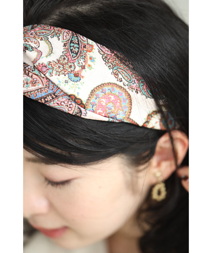 【wkg00021】いつもの下ろし髪に。スカーフ柄ツイストヘアバンド