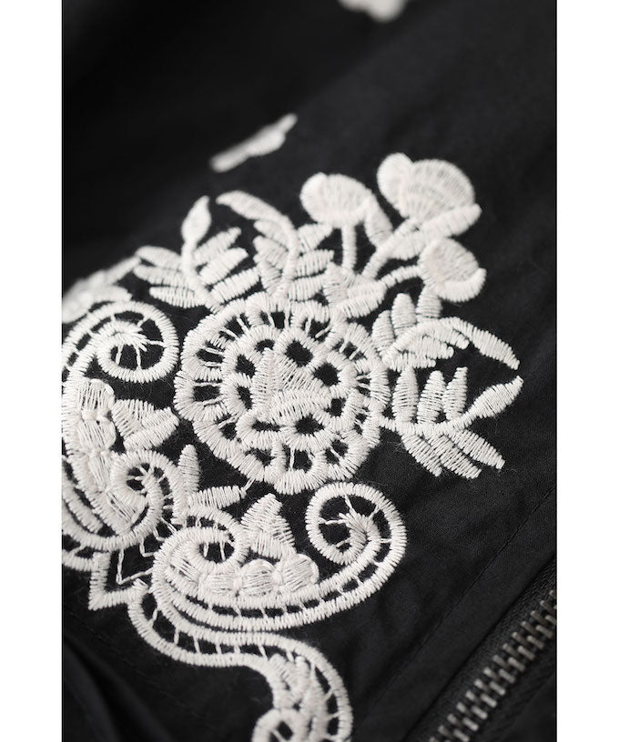【wkg00111】(S~L対応)(黒)花刺繍を散りばめたペプラムブルゾン