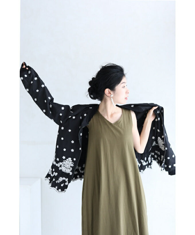 【wkg00111】(S~L対応)(黒)花刺繍を散りばめたペプラムブルゾン