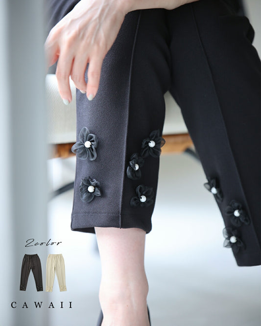 チュールの花が裾に咲くウエストゴムテーパードパンツ　4/19新作