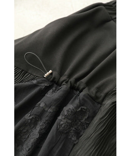 絞ってお洒落なドロストデザインのアシンメトリーミディアムスカート