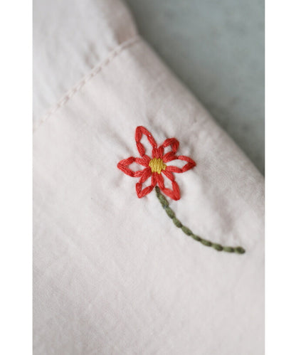 ほっこり可愛い花刺繍のとろみ生地パジャマセット　