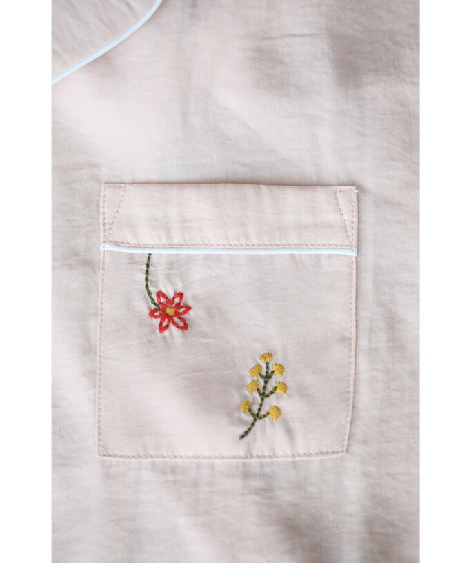 ほっこり可愛い花刺繍のとろみ生地パジャマセット　