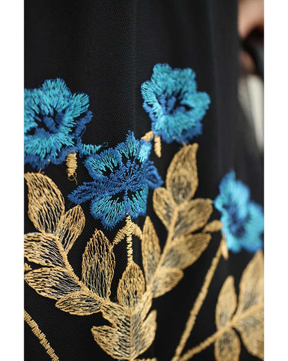 ぐるりと美しさ広がる青花刺繍ベールミディアムワンピース　