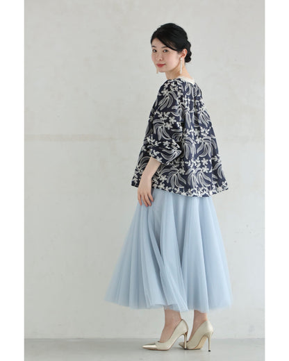 首元を飾るシェルレースの白花刺繍ブラウストップス　3/16新作