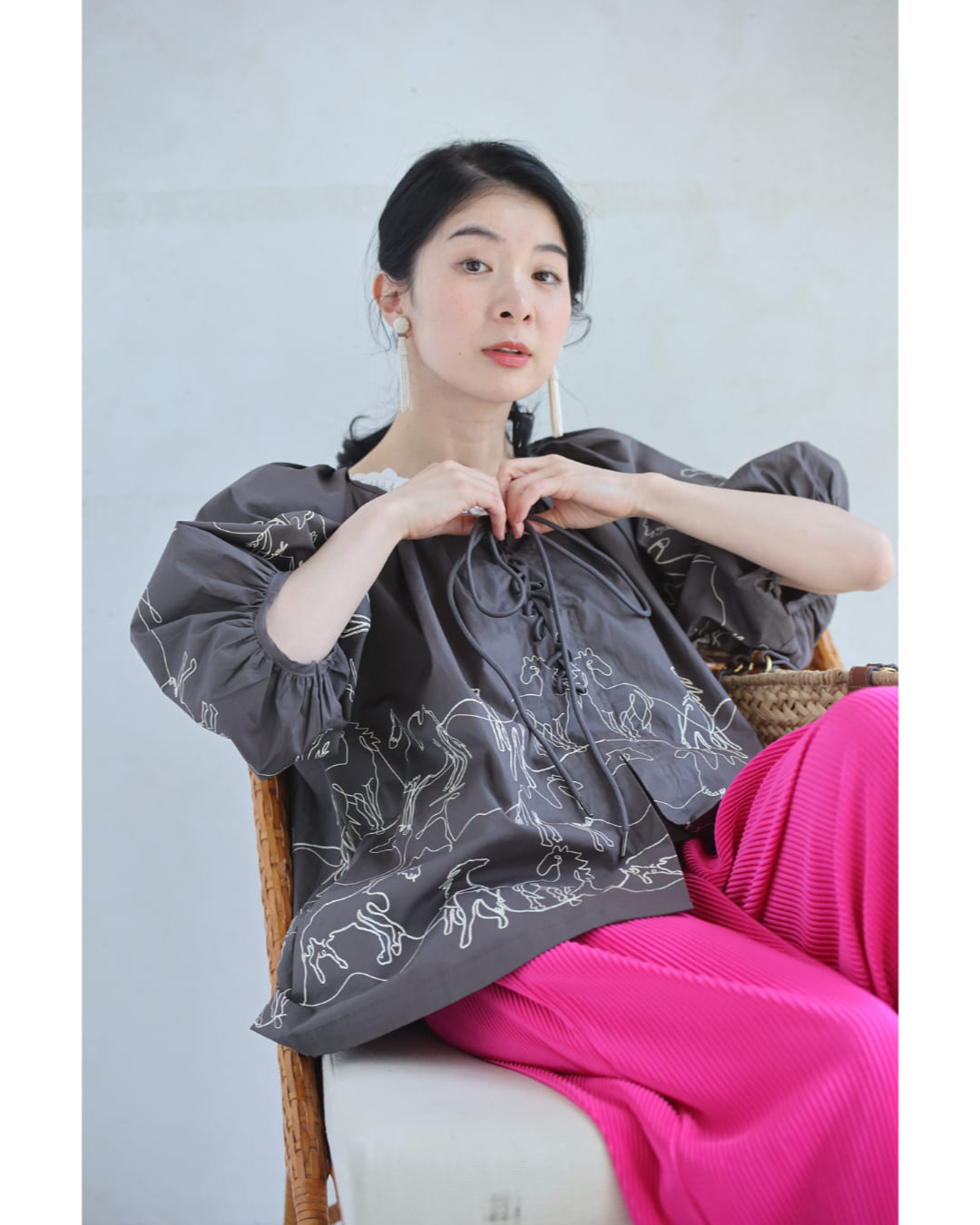 シルクロードを渡る動物の刺繍風ブラウストップス　5/21新作