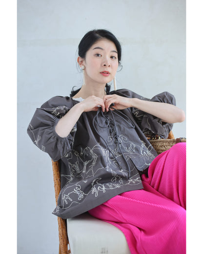 シルクロードを渡る動物の刺繍風ブラウストップス　5/21新作