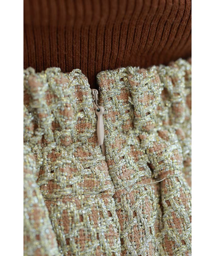煌めく糸を織り込んだ繋がる輪っか柄タックミディアムスカート
