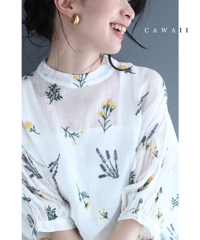 w53505】（S~3L対応）「CAWAII」花刺繍舞うふんわりブラウストップス