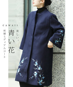 【w53866】（S~2L対応）（濃紺）青い花刺繍の上品ネイビーミディアムコート/アウター